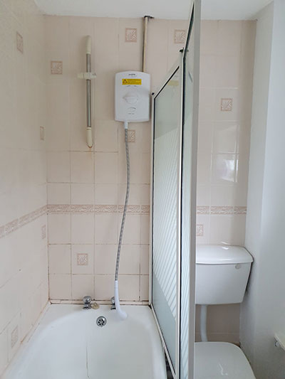 Electric shower installation